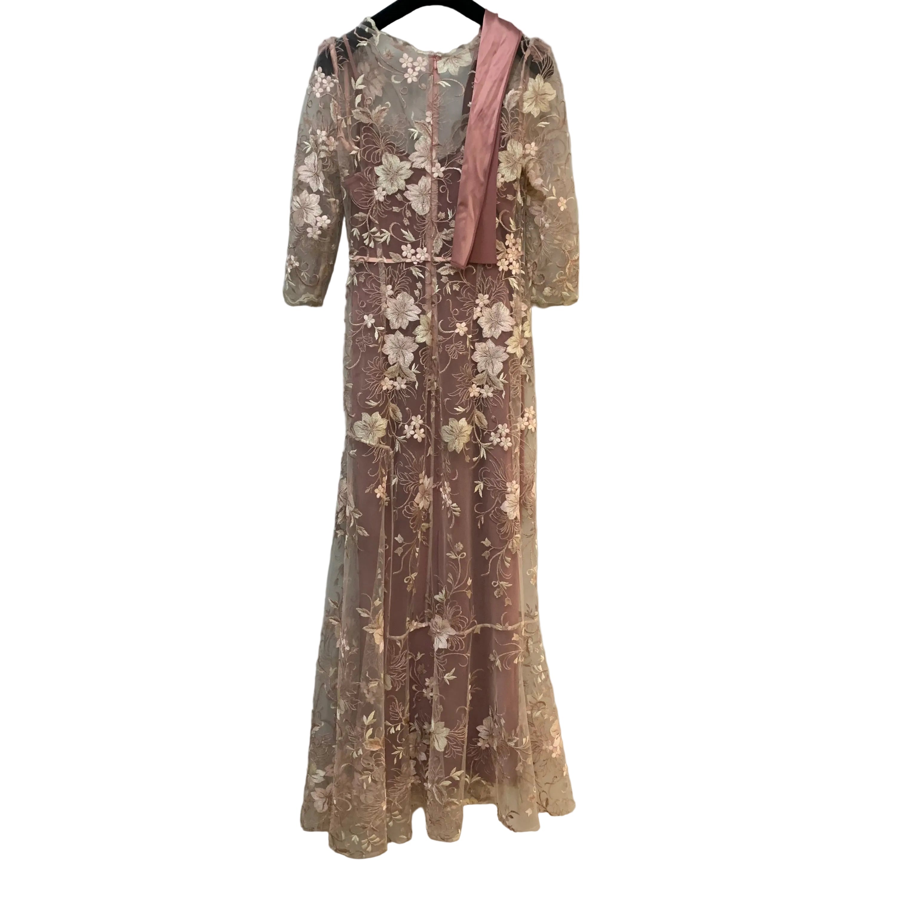 VESTIDO LARGO GRANA VOLANTES TUL